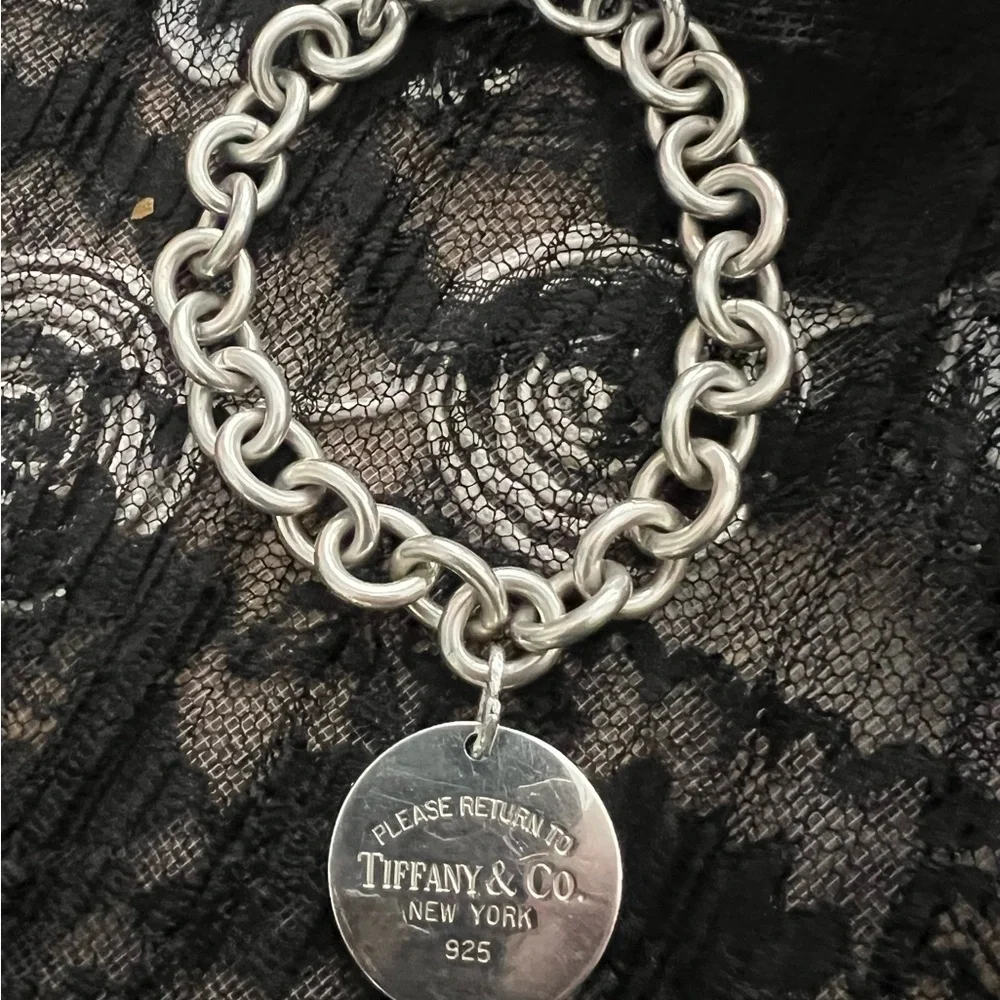 Tiffany &Co. Sterling silver chain linked bracelet. - Picture 5 of 10